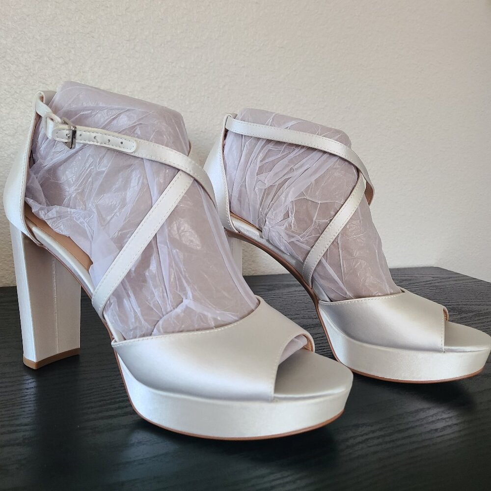 Naturalizer Women's Pearl White Satin Strappy Block 4inch Heel Sandal-US Size 9